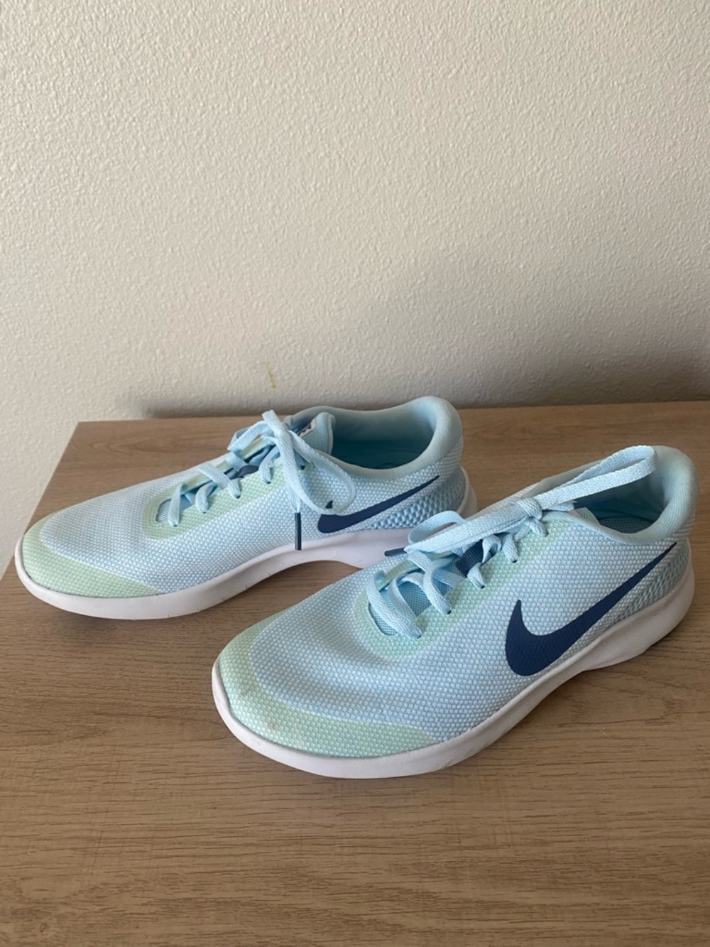 Nike Revolution Women's Size 8